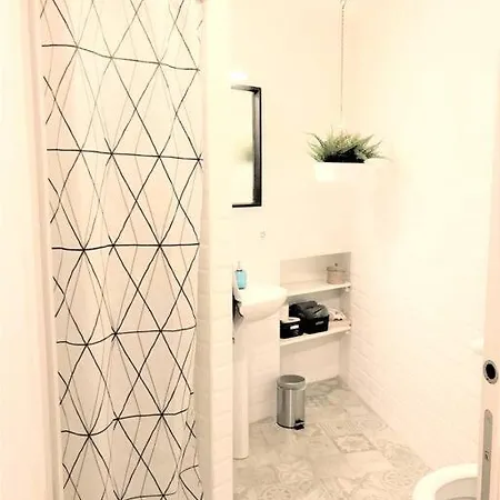 Beautifully Renovated Loft In Trastevere Διαμέρισμα *