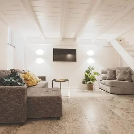 Beautifully Renovated Loft In Trastevere Διαμέρισμα *
